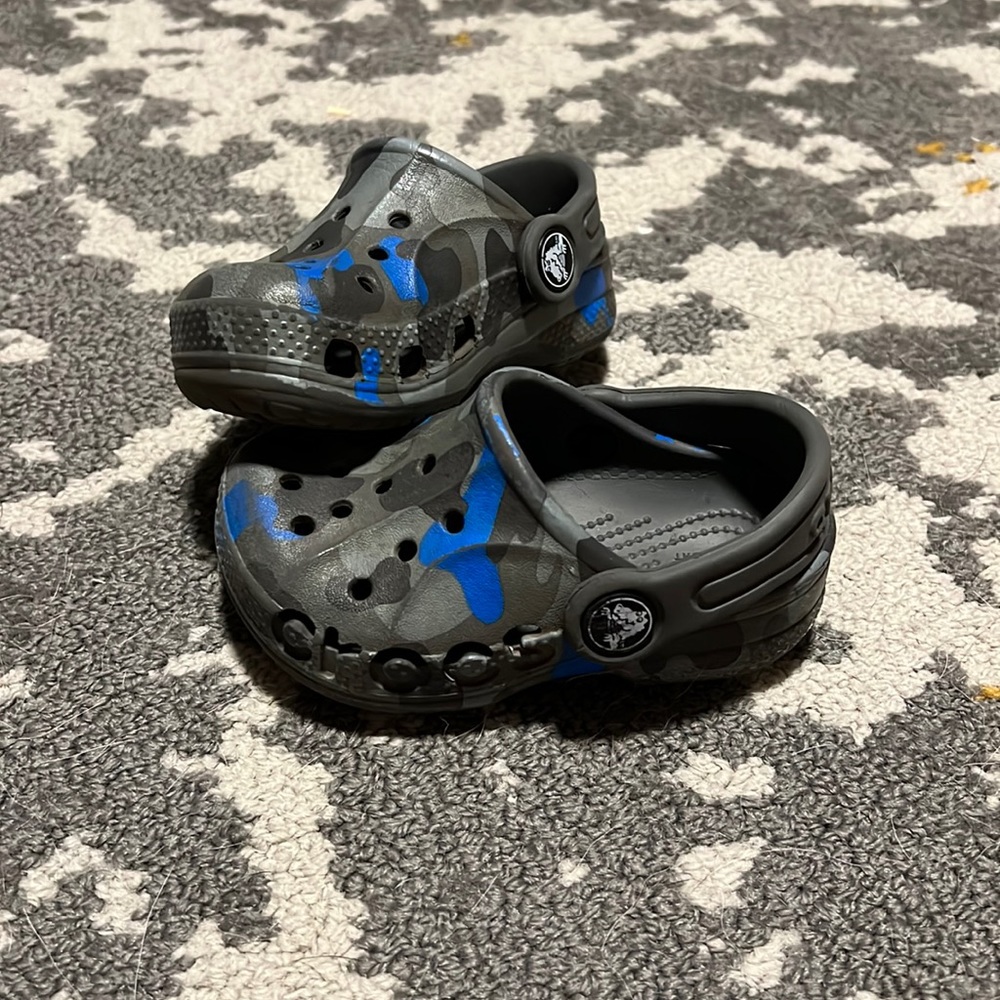 toddler crocs size 5